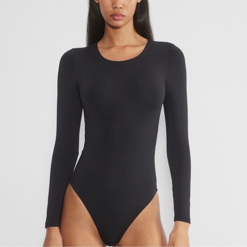 Aritzia Babaton Contour Long Sleeve Bodysuit black large scoop